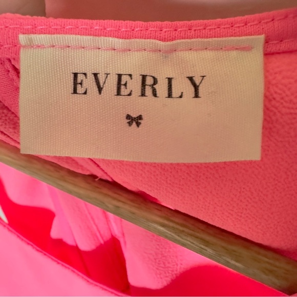 Everly Hot Pink Sleeveless Tiered Layered Chiffon Blouse Size Large Dress Top - Picture 3 of 6